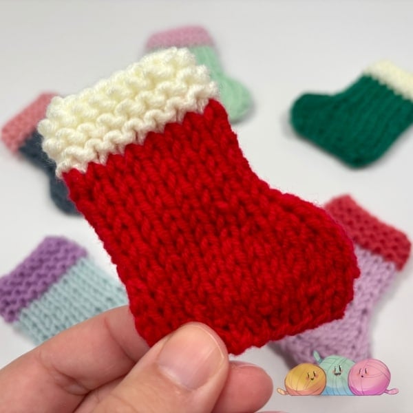 QUICK & EASY Little Knitted Stockings for Christmas! 🎄 [Free Video Tutorial & Written Pattern!]